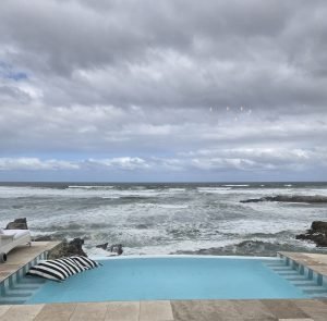 Oceanside in Hermanus. Men's fashion for vacation.